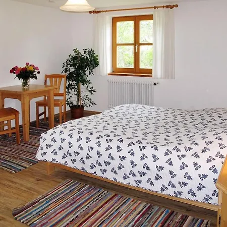 With 2 Bedrooms Hébergement de vacances